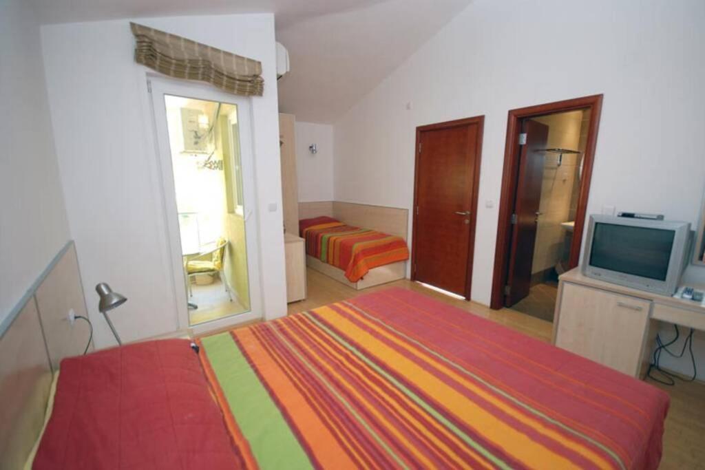 Bmv Room For 2-3 With Greenery View Ilha Sveti Stefan Exterior foto